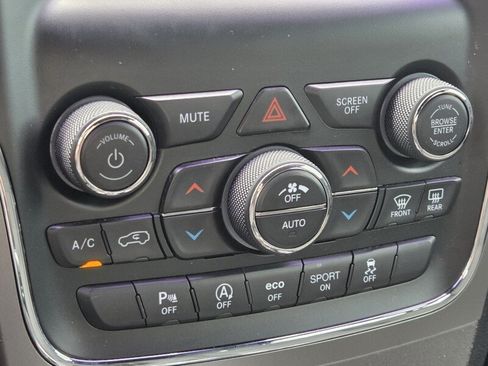 Certified 2019 Jeep Grand Cherokee Laredo AWD/4WD image 28