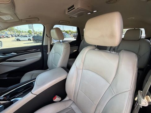 Used 2019 Buick Enclave Essence image 13