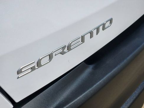Certified 2023 Kia Sorento LX FWD image 10