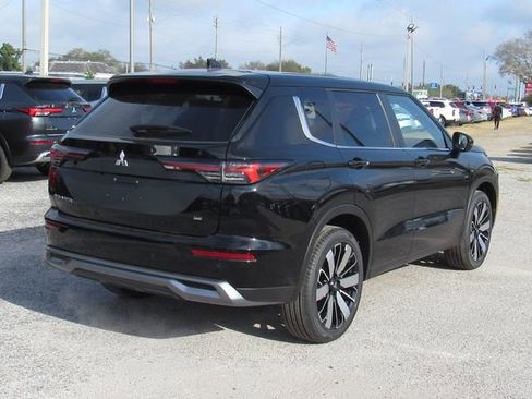 New 2026 Mitsubishi Outlander SE image 3