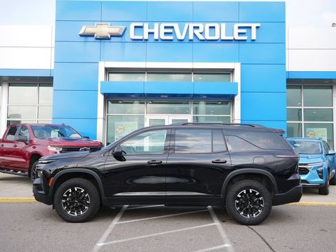 Used 2025 Chevrolet Traverse Z71 w/ Enhanced Driving Package AWD/4WD image 4