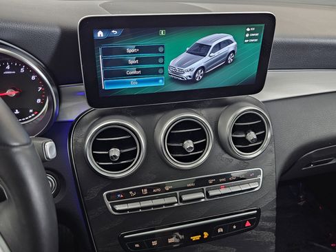 Certified 2022 Mercedes-Benz GLC 300 4MATIC w/ Premium Package Lite image 43