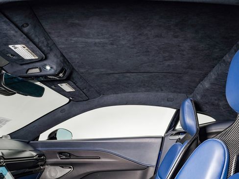 Used 2025 Aston Martin V8 Vantage Coupe image 22