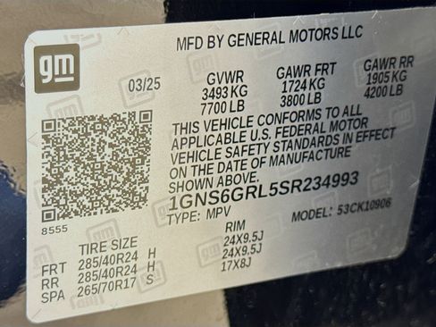Used 2025 Chevrolet Suburban High Country AWD/4WD image 37