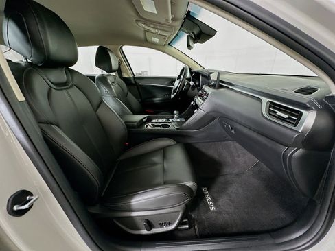 Used 2025 Genesis G70 2.5T image 30