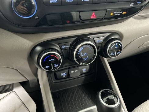 Used 2023 Hyundai Venue SEL w/ Cargo Package image 16