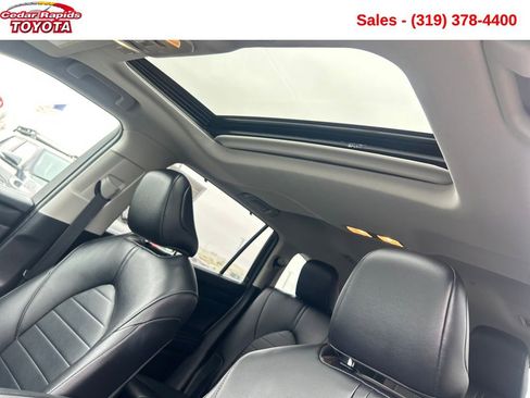 Certified 2023 Toyota Highlander XLE image 18