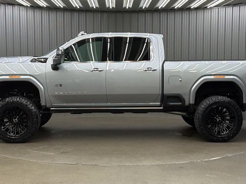 Used 2026 GMC Sierra 3500 Denali Ultimate AWD/4WD image 2