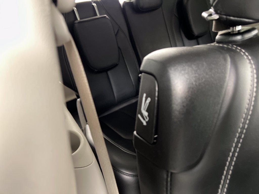 Used 2024 Chrysler Pacifica Touring-L FWD image 30