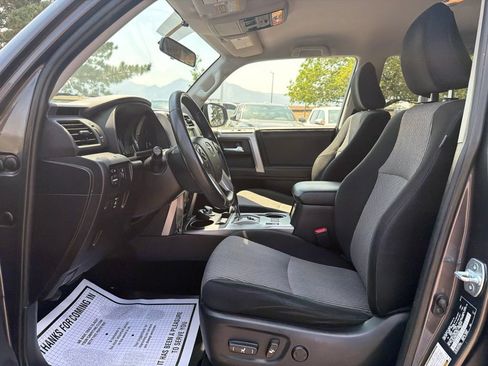 Used 2018 Toyota 4Runner SR5 AWD/4WD image 24