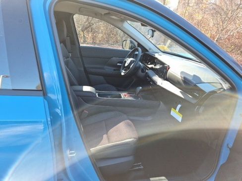 New 2026 Nissan Kicks SR image 12