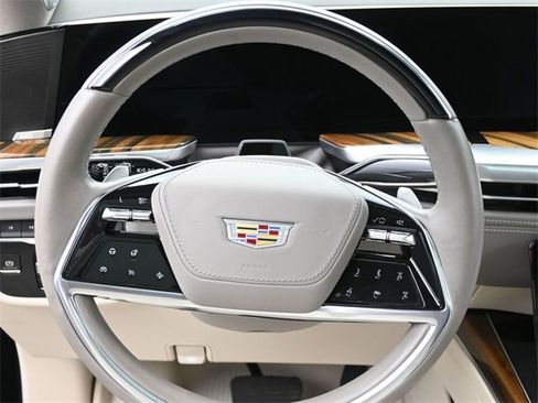 Certified 2025 Cadillac Escalade Premium Luxury Platinum w/ LPO, Floor Liner Package image 30