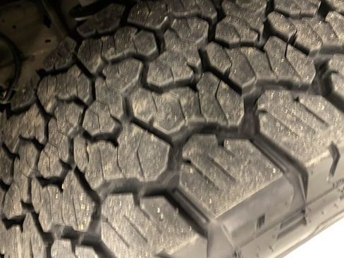 Used 2024 GMC Sierra 1500 AT4 w/ Technology Package image 30