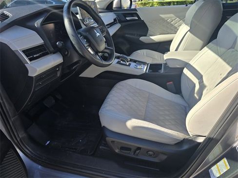 Used 2023 Mitsubishi Outlander SEL image 6
