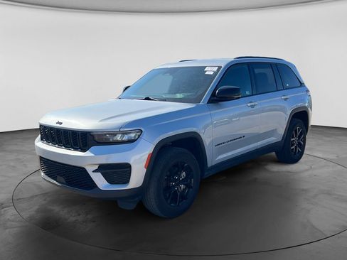 Used 2024 Jeep Grand Cherokee Altitude AWD/4WD image 5