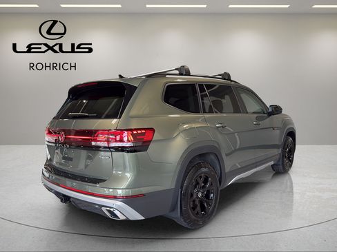 Used 2024 Volkswagen Atlas Peak Edition SEL AWD/4WD image 6