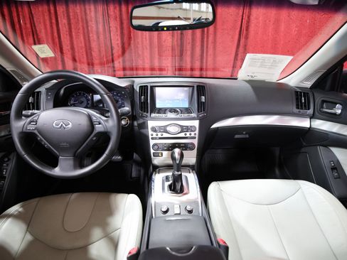 Used 2015 INFINITI Q60 Convertible w/ Premium Package image 17