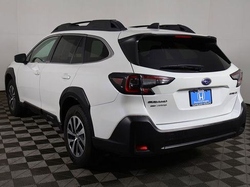 Used 2023 Subaru Outback Premium AWD/4WD image 6