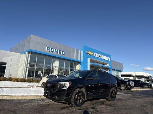 Used 2022 GMC Terrain SLE w/ Driver Convenience Package image 1