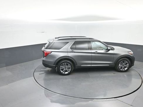 Certified 2025 Ford Explorer Active w/ Active Comfort Package AWD/4WD image 32