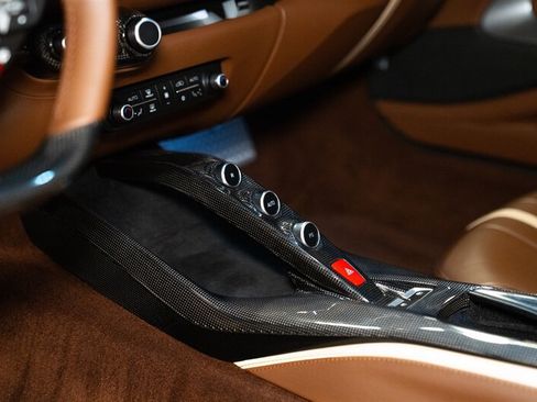 Used 2019 Ferrari 812 Superfast RWD image 28