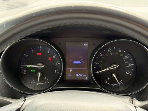Used 2019 Toyota C-HR XLE FWD image 11