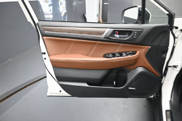 Used 2019 Subaru Outback 3.6R Touring w/ Popular Package #3A AWD/4WD image 19