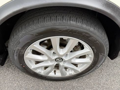 Used 2022 Nissan Rogue Sport SV AWD/4WD image 14