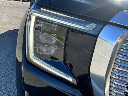 Used 2021 GMC Yukon Denali w/ Denali Ultimate Package image 29