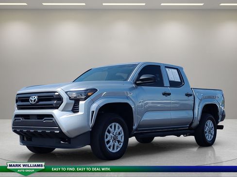 Used 2025 Toyota Tacoma SR AWD/4WD image 8