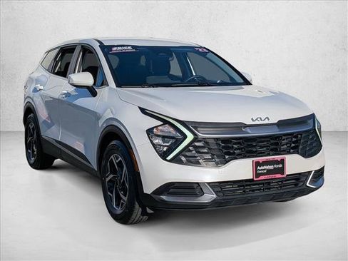 Used 2023 Kia Sportage LX image 3