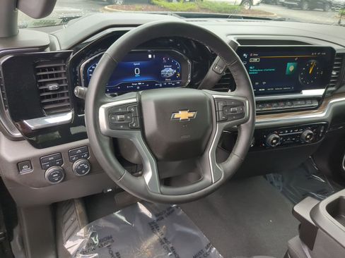 Used 2023 Chevrolet Silverado 1500 LT AWD/4WD image 18