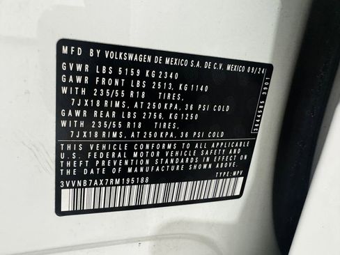 Used 2024 Volkswagen Tiguan SE FWD image 40