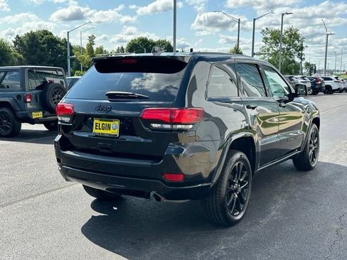 Used 2022 Jeep Grand Cherokee Laredo X AWD/4WD image 4
