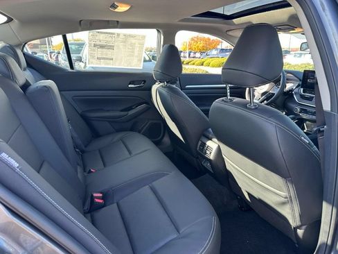 Used 2025 Nissan Altima 2.5 SL FWD image 4