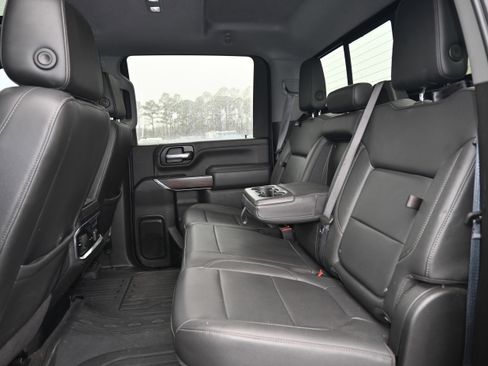 Used 2021 GMC Sierra 3500 SLT w/ SLT Convenience Package image 17