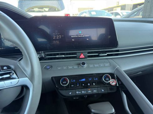 Used 2025 Hyundai Elantra SEL FWD image 16