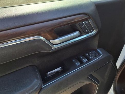 Used 2025 GMC Sierra 1500 SLT image 11