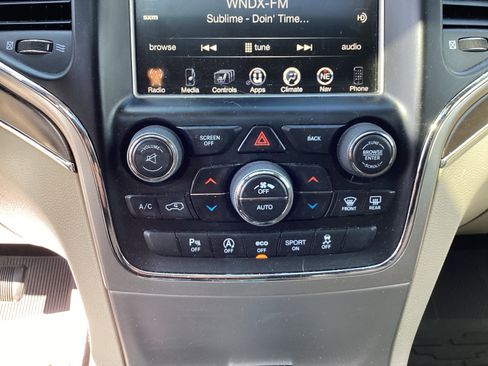 Used 2017 Jeep Grand Cherokee Limited image 23