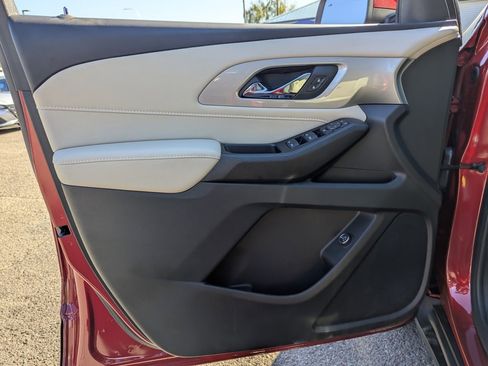 Used 2022 Chevrolet Traverse LT image 10