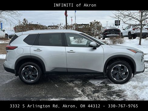 Used 2025 Nissan Rogue SV w/ SV Premium Package image 15