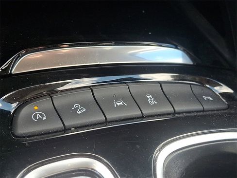 Used 2023 Buick Envision Essence image 26