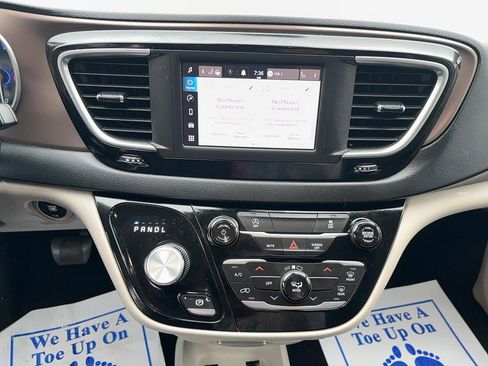 Used 2023 Chrysler Voyager LX image 20