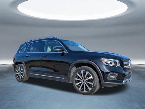 Used 2022 Mercedes-Benz GLB 250 image 2