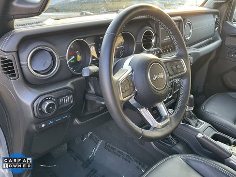 Used 2022 Jeep Wrangler Unlimited Sahara w/ Cold Weather Group image 19