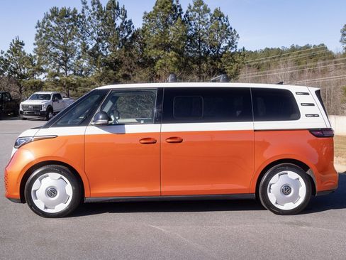 Used 2025 Volkswagen ID. Buzz 1st Edition image 11