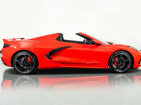 Used 2021 Chevrolet Corvette Stingray Convertible w/ 1LT image 6