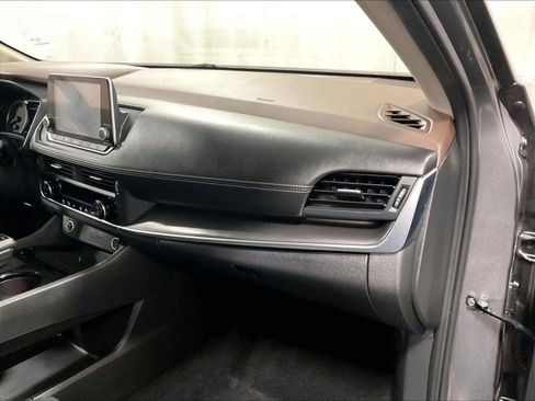 Used 2023 Nissan Rogue SV image 13