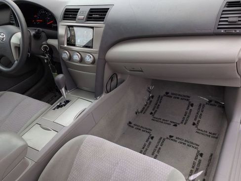Used 2011 Toyota Camry image 26