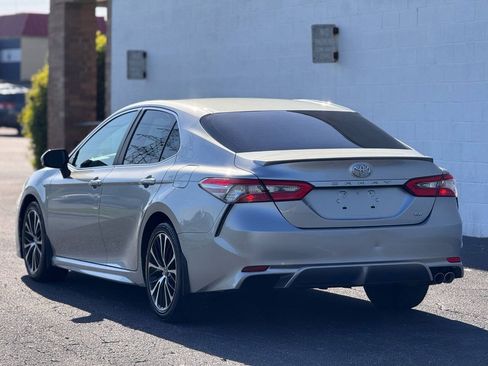 Used 2018 Toyota Camry SE w/ Moonroof Package FWD image 6